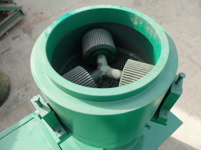 平模造粒機(jī)實拍