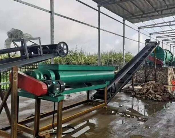 養(yǎng)殖場怎么利用豬糞發(fā)酵腐熟制作有機(jī)肥料？