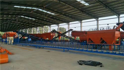 年產(chǎn)1萬噸的豬糞有機(jī)肥生產(chǎn)線需要配套哪些設(shè)備？